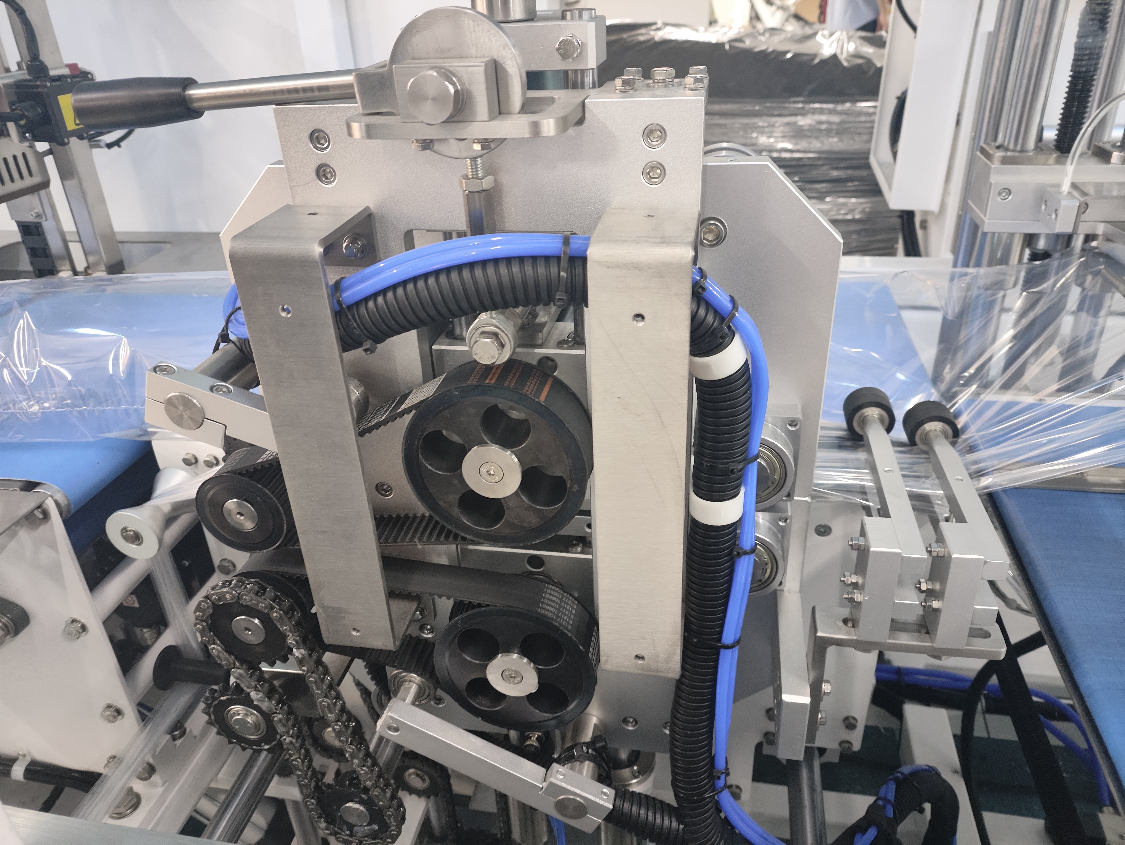 L801 Machine d'emballage sous film rétractable haute performance Machine d'emballage automatique à grande vitesse pour nouilles en tasse avec tunnel de rétraction