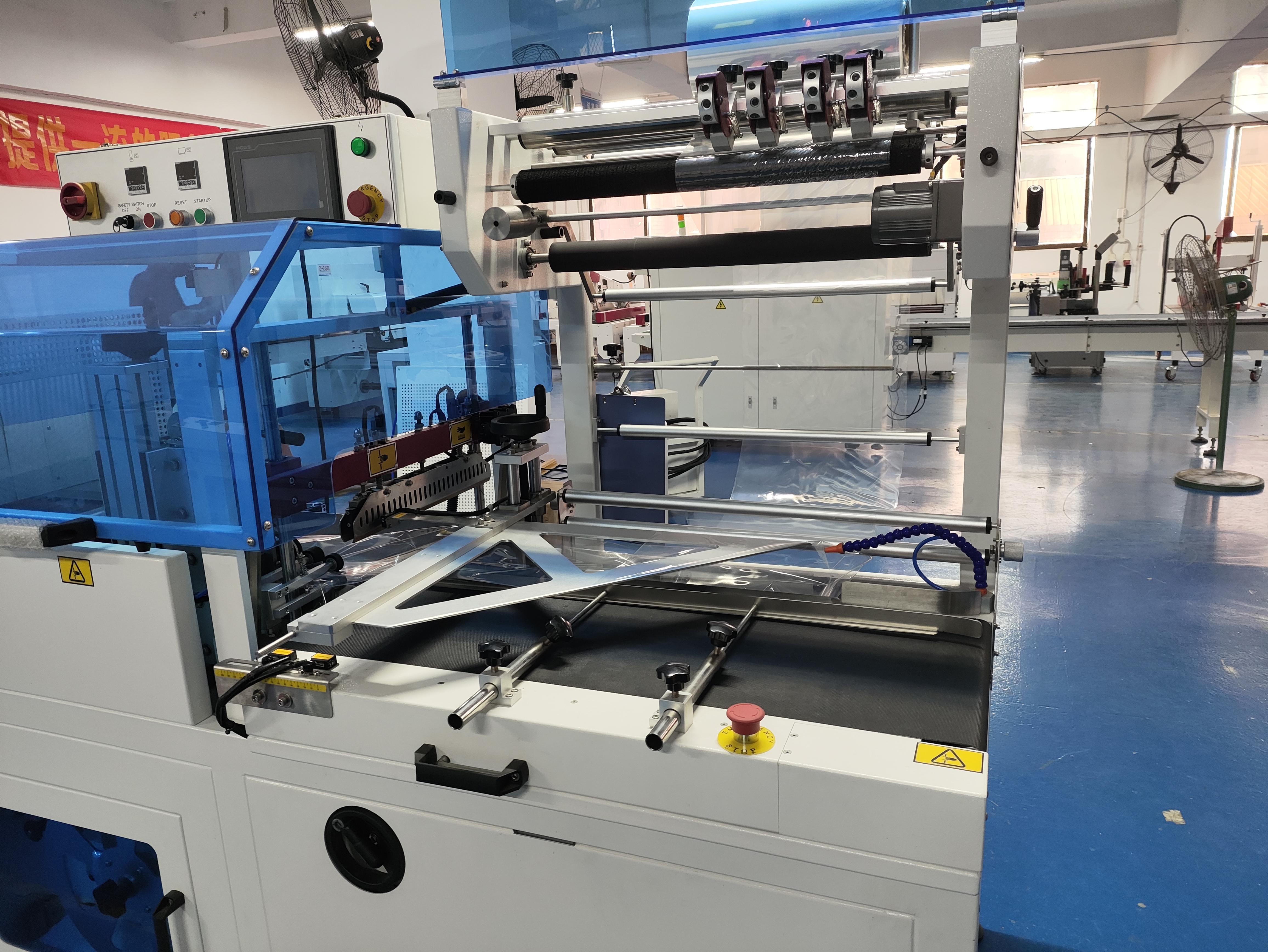 Machine à enveloppe rétractable de scellage L-Bar pour emballage automatique du film en plastique