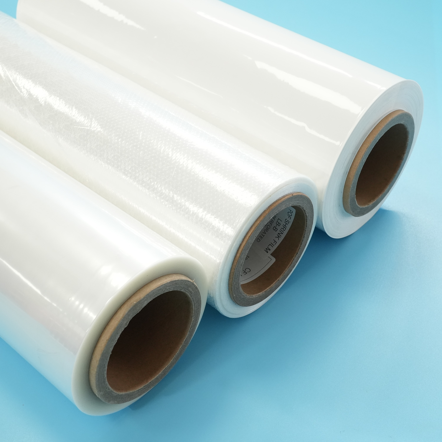Film d'emballage thermorétractable en polyoléfine réticulée de qualité alimentaire imprimé sur mesure, film rétractable POF transparent flexible avec un fort rétrécissement pour l'emballage extérieur des aliments, des boissons et des produits en général