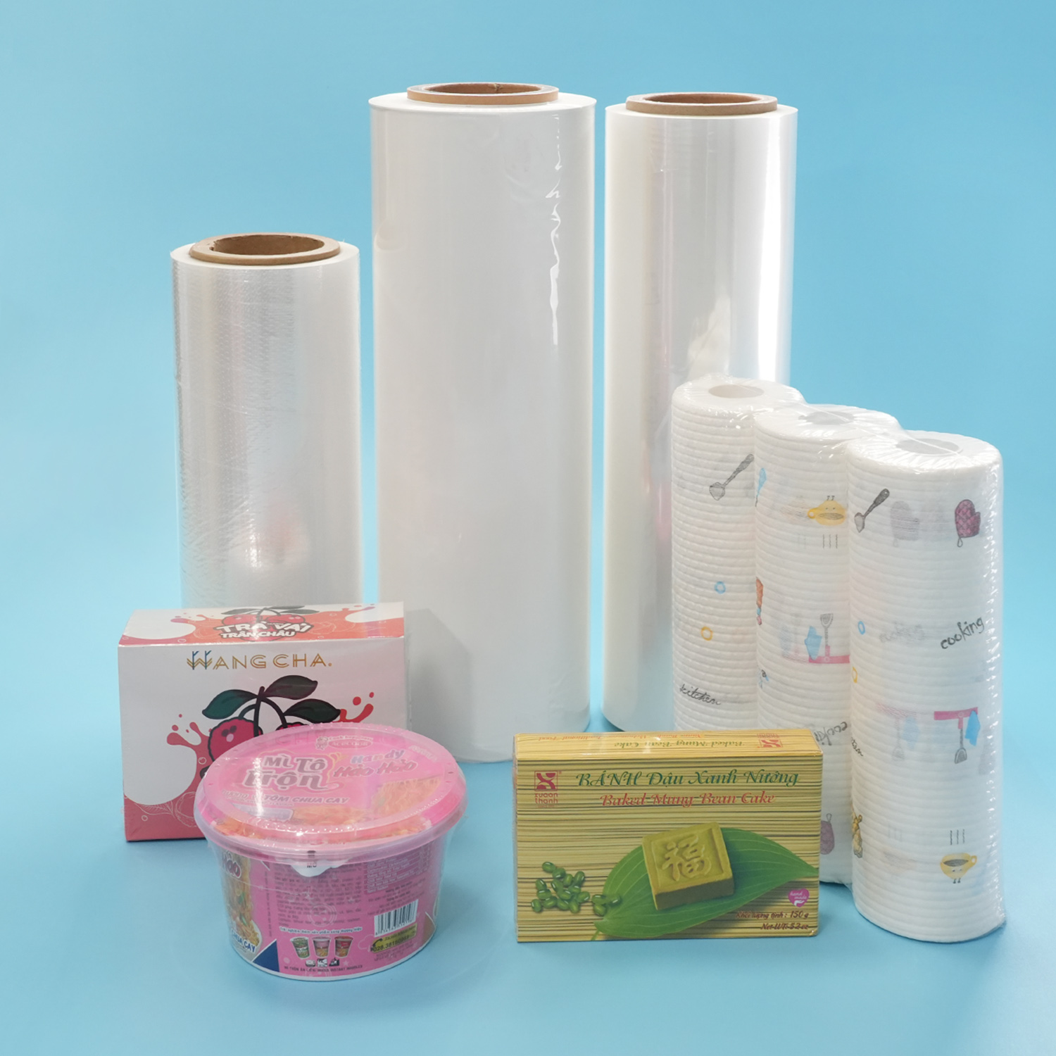 Film d'emballage thermorétractable en polyoléfine réticulée de qualité alimentaire imprimé sur mesure, film rétractable POF transparent flexible avec un fort rétrécissement pour l'emballage extérieur des aliments, des boissons et des produits en général