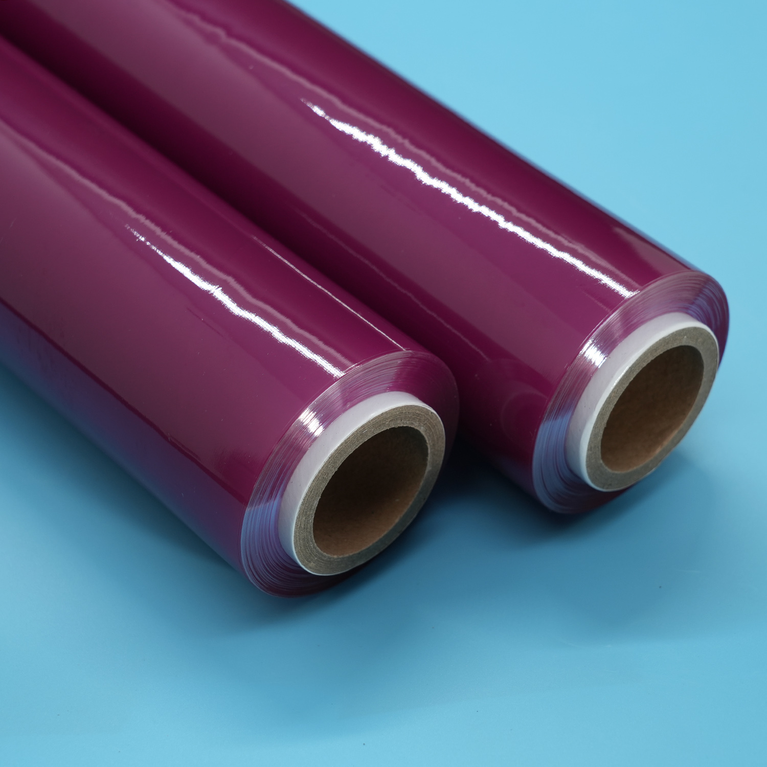 Rouleau géant de film étirable de film étirable de nourriture de PVC d'anti brouillard mou de couleur pourpre pour l'emballage alimentaire