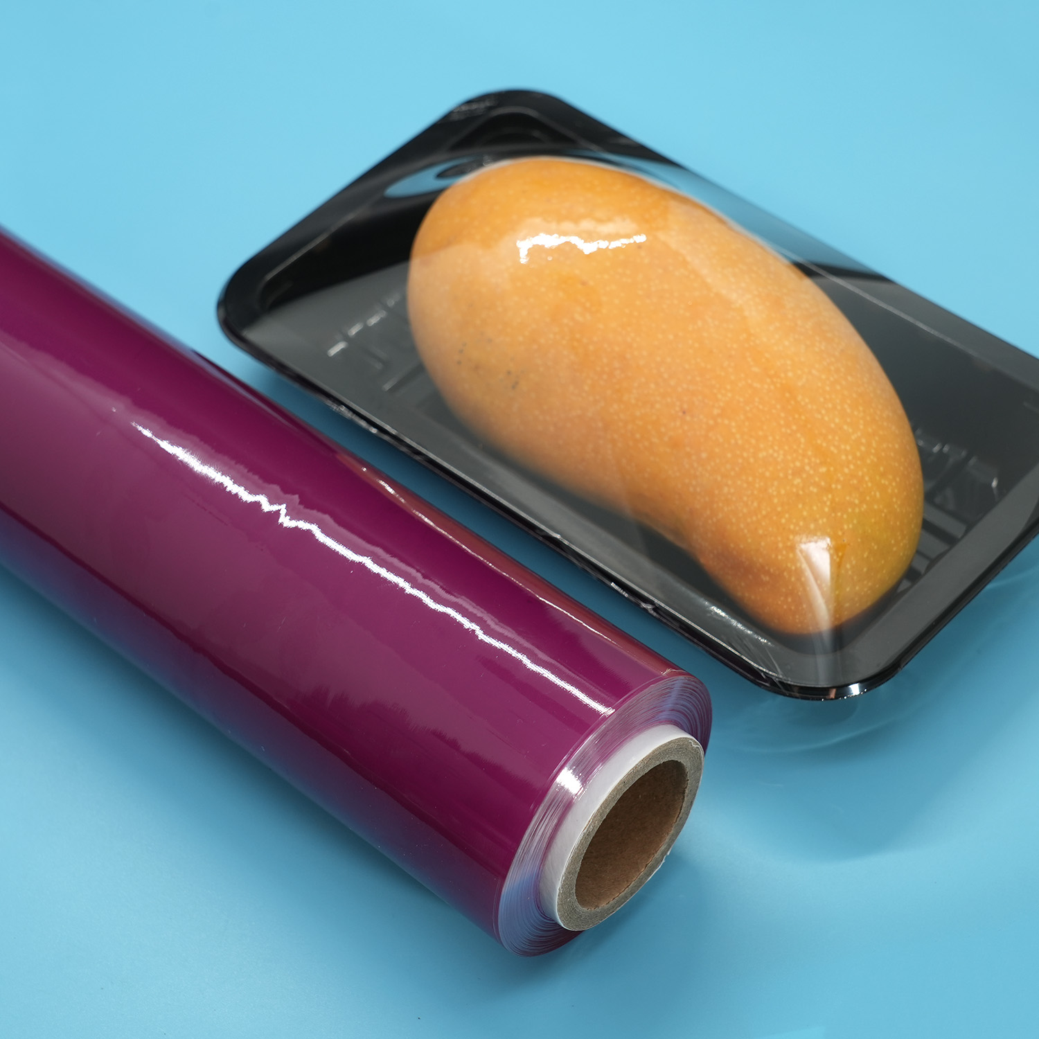 Rouleau géant de film étirable de film étirable de nourriture de PVC d'anti brouillard mou de couleur pourpre pour l'emballage alimentaire